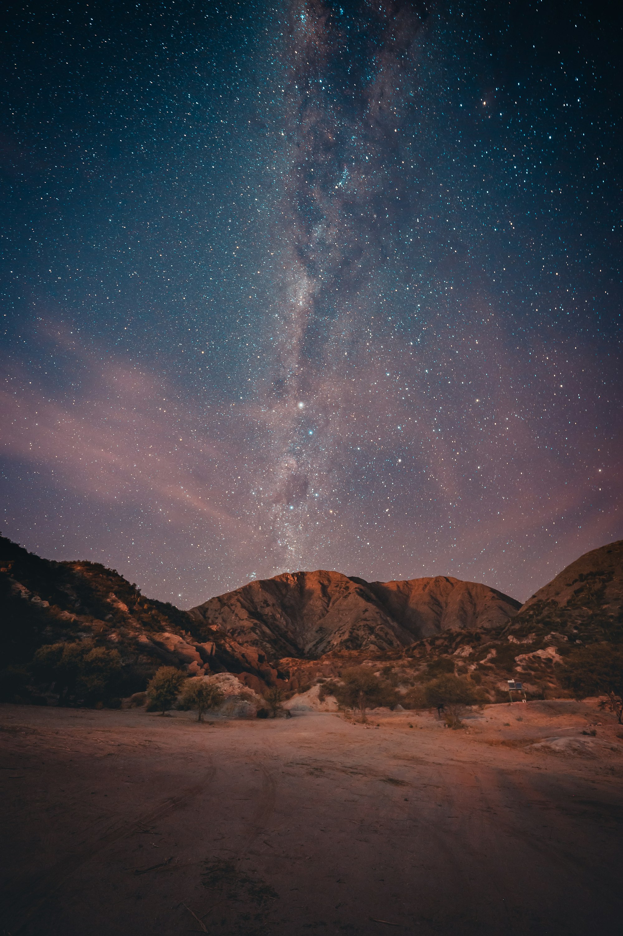 Die Milchstraße über einem See